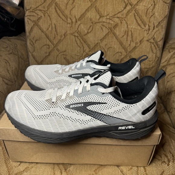 Brooks Revel 6 Gray - Men's 14 1103981D121 Medium D‎ White/Black Nice!